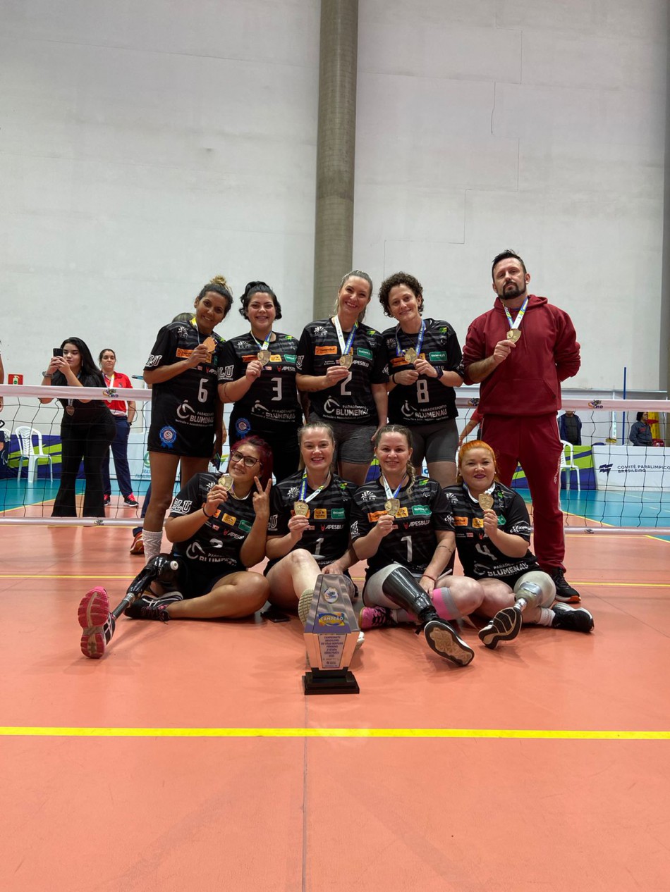 Meninas da equipe do vôlei sentado conquistam título da segunda divisão do Brasileiro