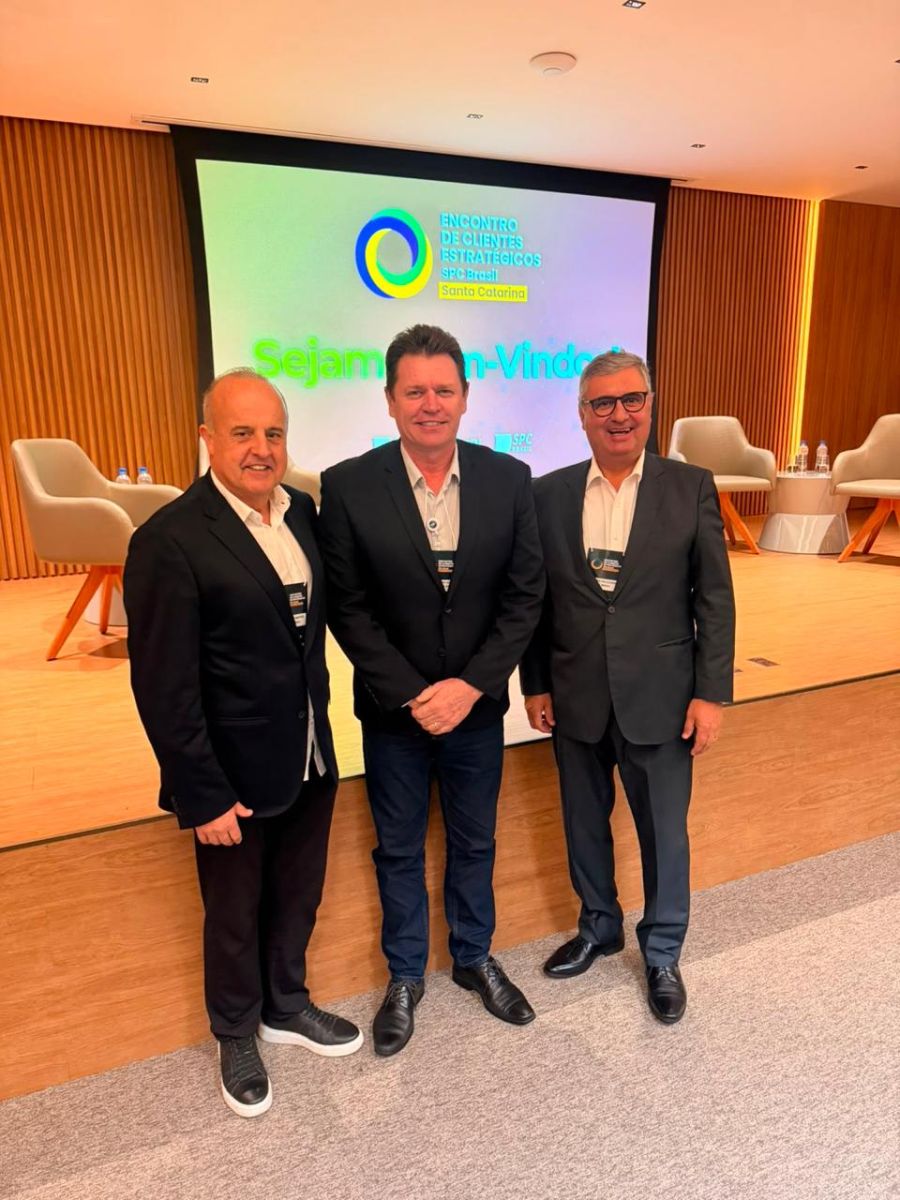 CDL Blumenau marca presença no Encontro de Clientes Estratégicos SPC Brasil em Florianópolis